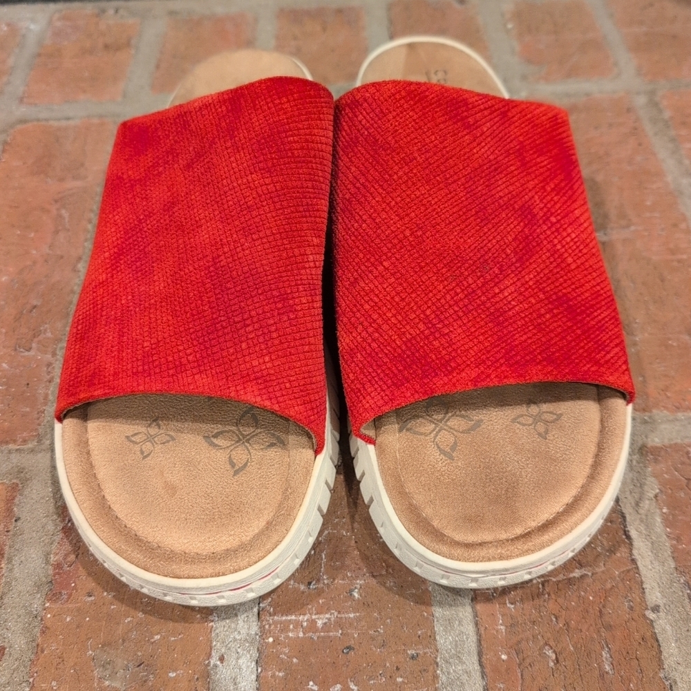Comfortiva Carmila Red Suede Sandals Memory Foam Pillowtop  Slip On Women’s 10M